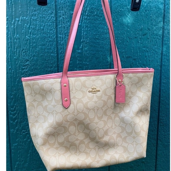 Coach Bags Used Coach Tote Outside Of Bag Is Good Condition Inside